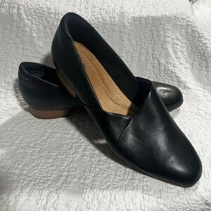 Clark’s size 11 black loafers